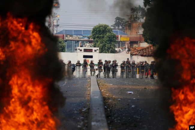 National Guard troops man a barricade blocking access to the Francisco De Paula Santander international bridge in Urena, Venezuela, on the border with Colombia, Feb. 23, 2019.