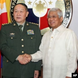 China Defense Minister Liang Guanglie and Philippines Defense Secretary Voltaire Gazmin agree that a peaceful approach to territorial disputes in the South China Sea is most favorable