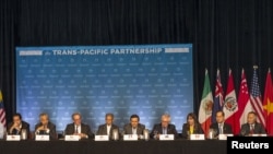 12 bộ trưởng thương mại của những nước tham gia TPP mở cuộc cuộc họp báo nói về tiến độ của những cuộc đàm phán ở Lahaina, đảo Maui, bang Hawaii, Mỹ, ngày 31 tháng 7, 2015.