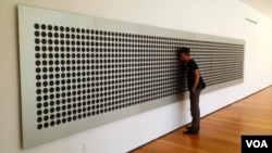 Tristan Perich's "Mictrotonal Wall" breaks down "white noise" into 1500 of an infinite number pitches that can be experienced together and in sequence by MoMA visitors. (Adam Phillips/VOA) 