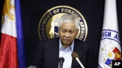 Ngoại trưởng Philippines, Albert del Rosario nói Ngoại trưởng Nhật đưa ra cam kết hỗ trợ cho Philippines trong cuộc hội đàm tại Manila, Philippines, hôm 10/1/13