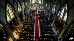 The Catholic Church officiates a reconciliation mass which seeks to bring together all sectors of the community that had become divided since the appointment of Juan Barros in 2015, at the San Mateo cathedral of Osorno, Chile, June 17, 2018. 