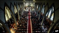 La Iglesia Católica oficia una misa de reconciliación que busca unir a todos los sectores de la comunidad que se habían dividido desde el nombramiento de Juan Barros en 2015, en la catedral de San Mateo de Osorno, Chile, el 17 de junio de 2018.