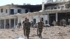 نیروهای وفادار به بشار اسد پس از تصرف یک پایگاه نظامی در جنوب غرب شهر حلب در روز یکشنبه - ۱۵ شهریور ۱۳۹۵ 