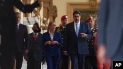 En poco más de un año, el gobierno del presidente Donald Trump ha sancionado más de 50 individuos relacionados con Maduro