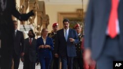 Nicolás Maduro enfrentará pronto “la tragedia” de la debacle del sistema de salud preexistente en Venezuela, advirtió a la VOA el politólogo Víctor Maldonado.