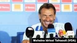 Hervé Renard, sélectionneur de l'équipe du Maroc, lors d'une conférence de presse d'avant-match, à Oyem, au Gabon, le 15 janvier 2017