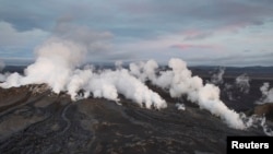 Semburan lahar terjadi di sepanjang celah-celah gunung berapi dekat Bardarbunga di Islandia hari Minggu 1/9 (foto: dok).