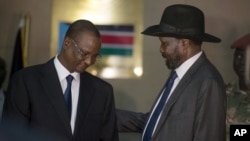 FILE - South Sudan's First Vice President Taban Den Gai (L) speaks with President Salva Kiir after being sworn in, replacing opposition leader Riek Machar, at the presidential palace in Juba, South Sudan, July 26, 2016.