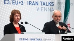 European Union foreign policy chief Catherine Ashton (L) and Iranian Foreign Minister Mohammad Javad Zarif deliver a statement after a conference in Vienna, Feb. 20, 2014.