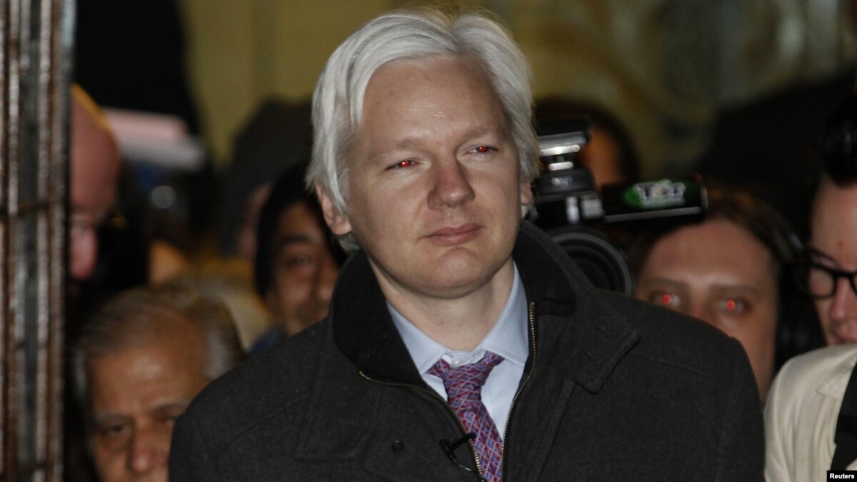 Ecuador Mulls Giving Julian Assange Asylum