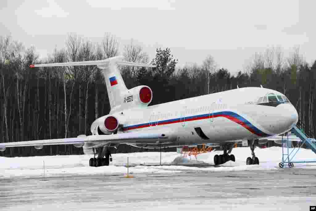 روس میں سوچی کے ہوائی اڈے سے اڑان بھرنے کے کچھ ہی منٹ بعد فوجی طیارے کا کنٹرول ٹاور سے رابطہ منقطع ہو گیا تھا، یہ طیارہ شام جا رہا تھا۔