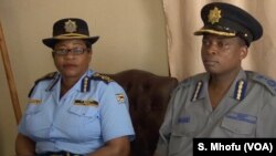 Zimbabwe police spokesperson, Charity Charamba (left), and Erasmus Makodza, the head of the new election command within Zimbabwe’s police force (right), speaking to reporters in Harare, Apr. 23, 2018. 