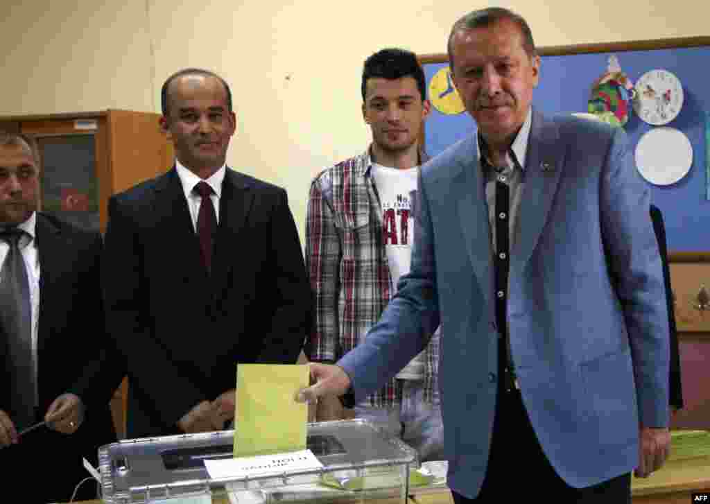 Turkey's Prime Minister Tayyip Erdogan casts his vote at a polling station in Istanbul June 12, 2011. Turkey's ruling AK Party was on course to win a resounding victory in Sunday's parliamentary election, having won 56 percent of the vote with 21 percent 