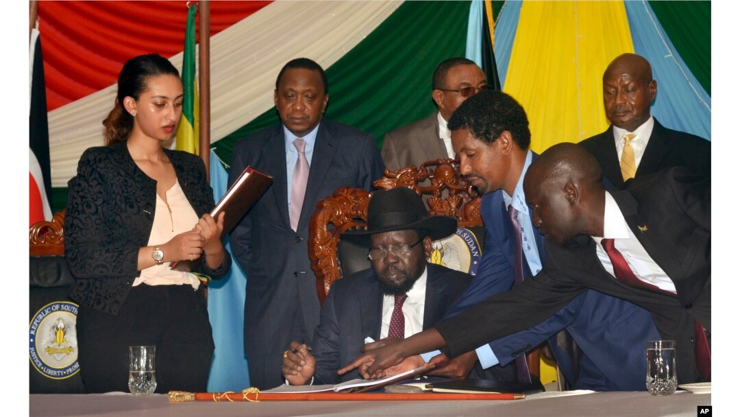 South Sudan President Salva Kiir, seated, signs a peace deal as Kenya’s President Uhuru Kenyatta, center-left, Ethiopia’s Prime Minister Hailemariam Desalegn, center-right, and Uganda’s President Yoweri Museveni, right, look on in Juba, South Sudan, Aug. 26, 2015.