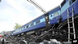 Ξεπέρασαν τους 31 οι νεκροί από εκτροχιασμούς τρένων στην Ινδία, περισσότεροι από 200 οι τραυματίες