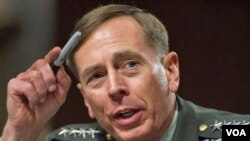 Jenderal David Petraeus dalam sidang pengukuhannya kemarin.