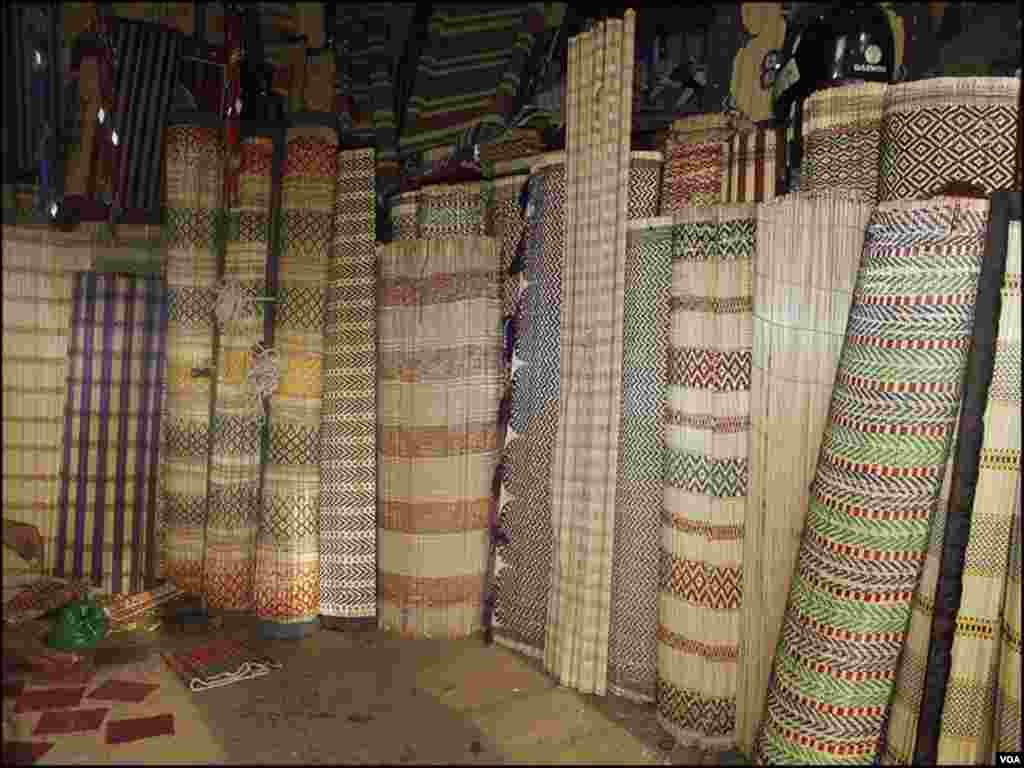 نت نئی گھریلو سجاوٹ کی اشیا مارکیٹ میں ہونے کے باوجود لوگ چٹائی کے فن کو سراہتے ہیں اور ان اشیا کی خریداری کرتے ہیں