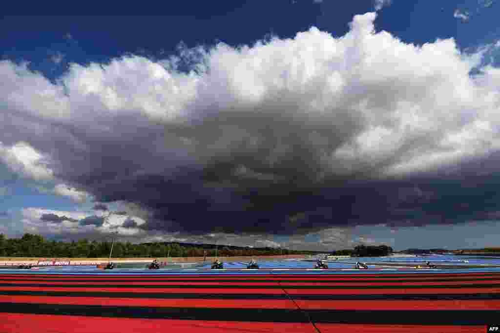 Bikers compete in a qualifying session of the 81st Bol d&#39;Or 24-hour motorbike endurance race at the Paul Ricard racetrack in Le Castellet, southern France.