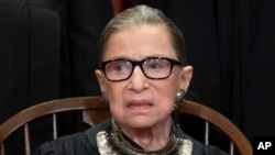 La jueza de la Corte Suprema de EE.UU.,Ruth Bader Ginsburg, faltó por primera vez a una sesión del alto tribunal. Ginsburg se está recuperando de una cirugía de cáncer que le practicaron en diciembre de 2018.