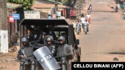 Patrouille policière dans un quartier de Conakry, le 14 janvier 2020, (Photo: AFP)