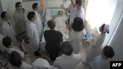 This undated video grab obtained on July 11, 2017, shows Chinese Nobel Laureate Liu Xiaobo (C) surrounded by doctors and his wife Liu Xia at an undisclosed location.