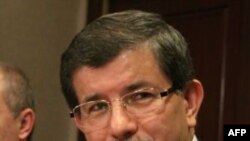 Dışişleri Bakanı Davutoğlu Bakü'den Tahran'a Gitti