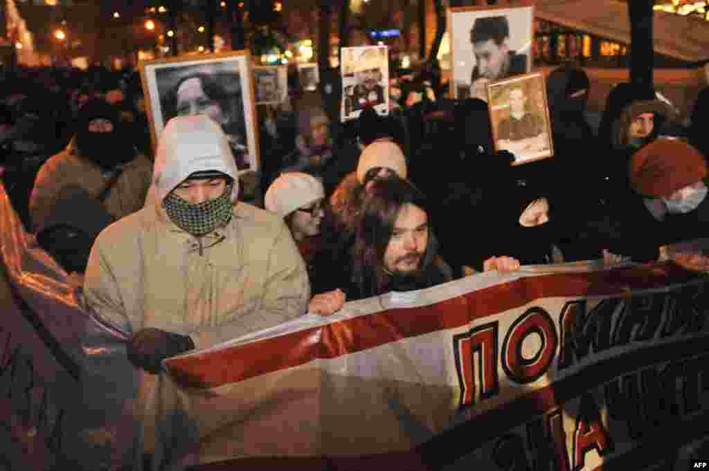 Москва и Санкт-Петербург: митинг памяти Станислава Маркелова и Анастасии Бабуровой
