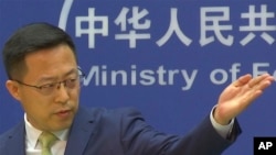 자오리젠 중국 외교부 대변인이 23일 베이징 외교부 청사에서 브리핑을 하고 있다.