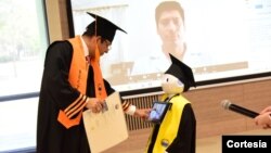 En una ceremonia virtual y con Robot Lied, la Universidad del Magdalena graduó a 13 nuevos médicos en Colombia. Fotos: [Cortesía: Universidad del Magdalena].