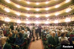 A full house prepares to listen to the Spanish opera star Montserrat Caballe during her first recital at Barcelona's refurbished Liceu theatre Oct. 15, 1994.