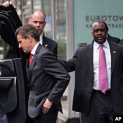 U.S.Treasury Secretary Timothy Geithner (L) leaves the headquarters of the European Central Bank (ECB) in Frankfurt, December 6, 2011