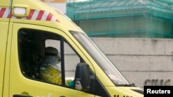 Une ambulance à Madrid, Espagne, le 16 octobre 2014. 