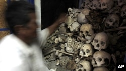 A Cambodian man stands in front of human bones and skulls of victims of the Khmer Rouge at a small shrine in Phnom Sampove, Battambang province, 314 kilometers (195 miles) northwest of Phnom Penh (file photo)