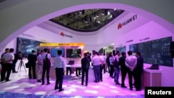 People visit Huawei's booth at an exhibition during the World Intelligence Congress in Tianjin, China, May 16, 2019. 