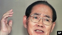 황장엽 전 북한 최고인민회의 상임위원장이 지난 1997년 7월 한국으로 망명한 후 서울에서 가진 첫 기자회견에서 발언하고 있다. (자료사진)