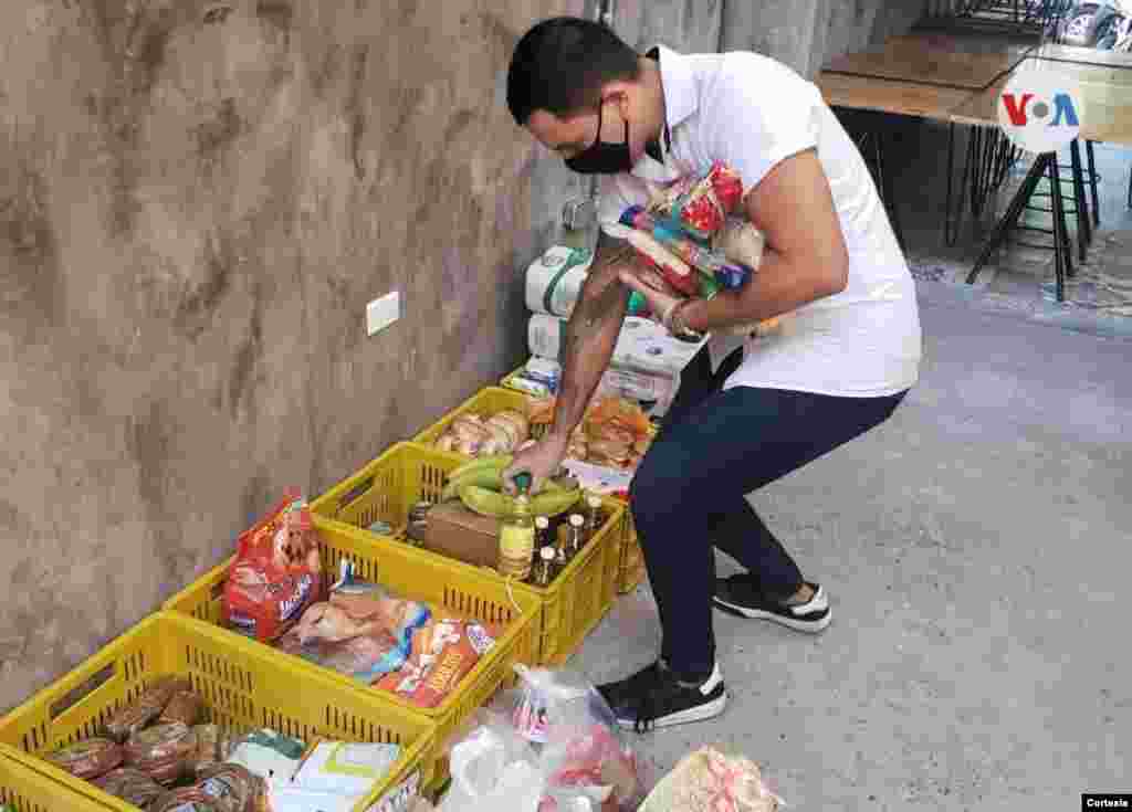 Gracias a&nbsp;empresarios, comerciantes, animalistas y vecinos, pudieron entregar 470 bolsas con alimentos a ciudadanos de Flandes, en Tolima. [Foto: Harold Pico]