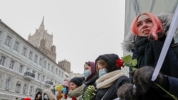 USA, Moscow, Participants form a human chain during a protest in support of jailed Russian opposition politician Alexei Navalny