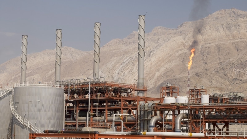 مقام سابق پتروشیمی جمهوری اسلامی از اخلال در تولید ۶۰ مجتمع خبر داد