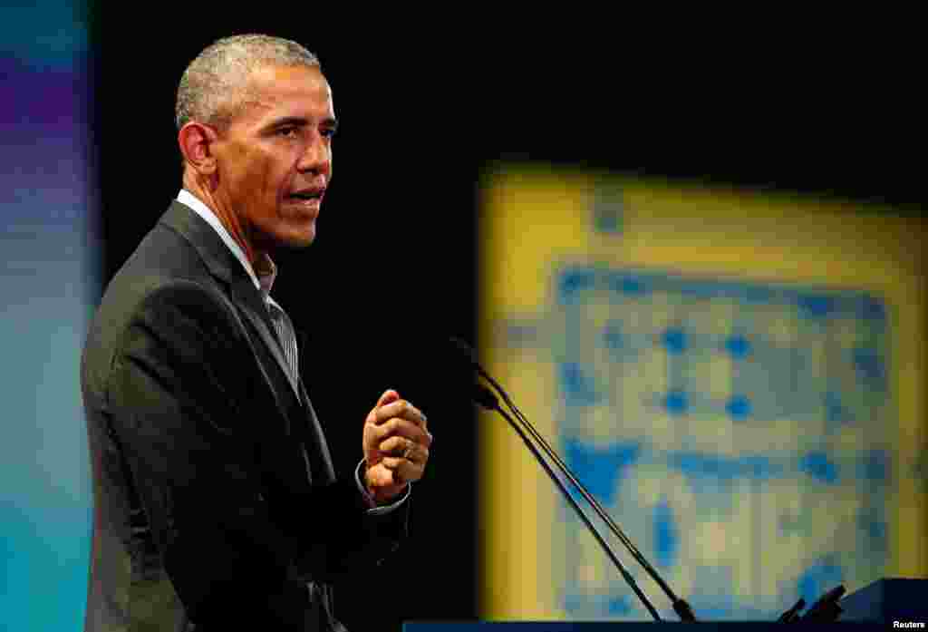 L&#39;ancien président des États-Unis Barack Obama au sommet de Milan, en Italie, le 9 mai 2017.