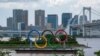 Cincin olimpiade di tepi pantai Odaiba, Tokyo, 3 Juni 2021. (Foto: Kazuhiro NOGI / AFP)