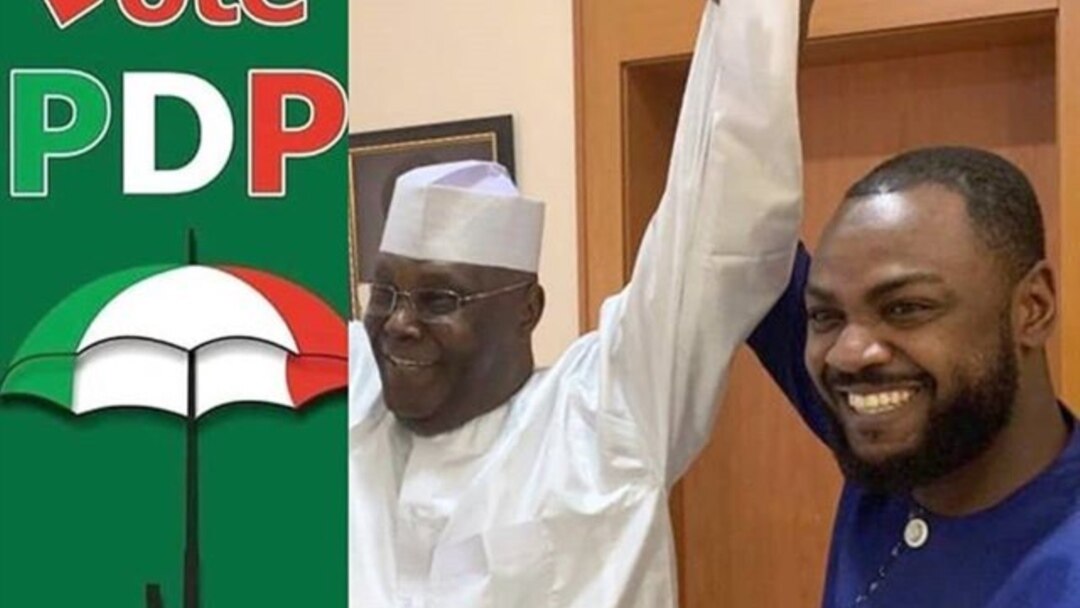 Adam A. Zango a lokacin da ya daga hannun Atiku Abubakar (Hoto: shafin Instagram na Zango)
