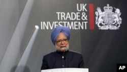 India's Prime Minister Manmohan Singh delivers a speech during a session of an India-UK investment summit at Lancaster House in London (file photo)