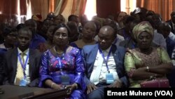 Délégation Sud-Kivu dans le forum interprovincial sur la persistance des groupes armés dans l'est de la RDC, à Bukavu, le 14 septembre 2018. (VOA/Ernest Muhero)