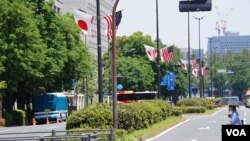 日本政府部门所在地-东京霞关的街头周六披上日美国旗迎接特朗普