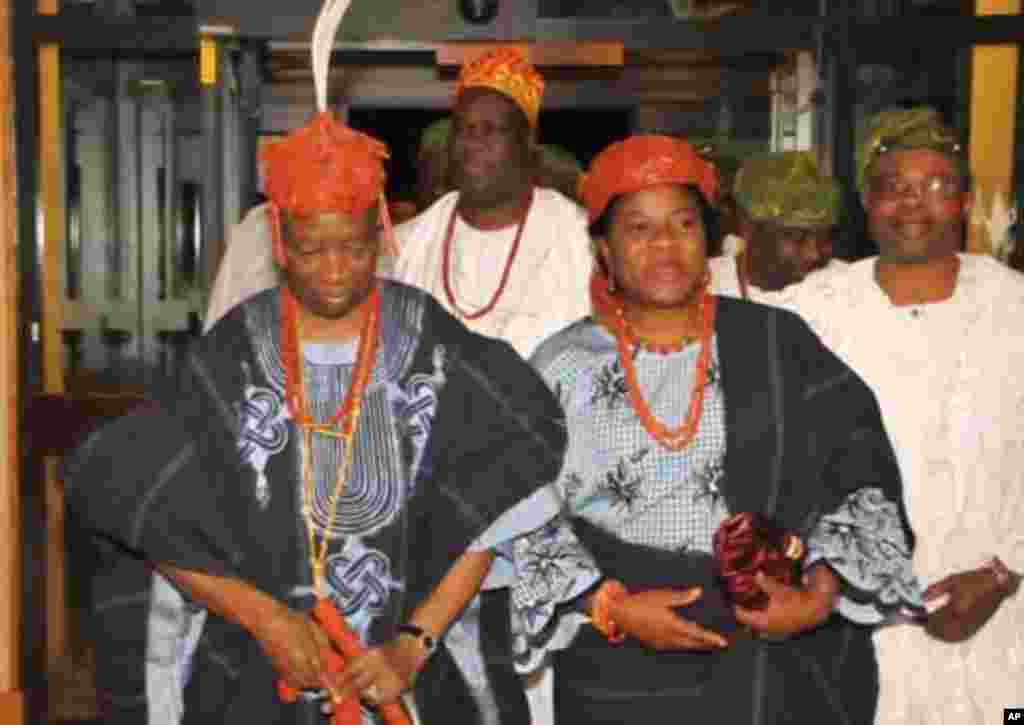 The Olowo of Owo Kingdom, Oba D.V. Folagbade Olateru-Olagbegi III and the Olori Lolade Olateru-Olagbegi arriving for the fundraising dinner