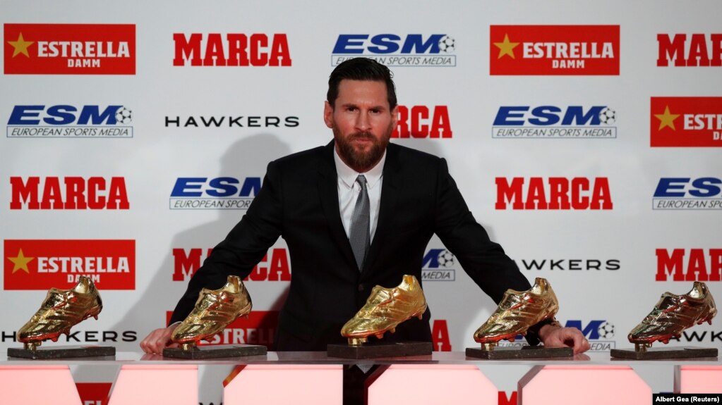 Hasil gambar untuk penghargaan sepatu emas lionel messi