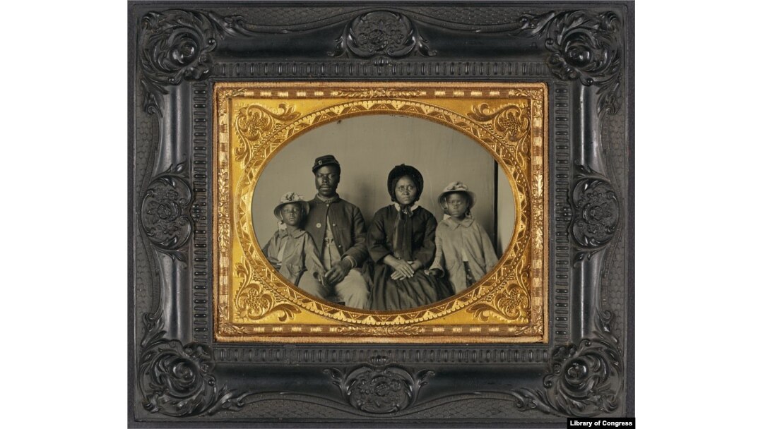 Rare photo of unidentified African American soldier in US Civil War Union uniform with wife and two daughters between 1863 and 1865. (Library of Congress)