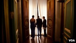 El presidente Barack Obama y la primera dama prontos a iniciar la ceremonia en el Auditorio Andrew Mellon en Washington.
