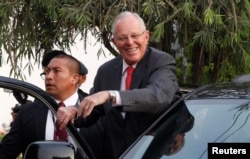 President Pedro Pablo Kuczynski leaves after a meeting with opposition leader Keiko Fujimori in Lima, Peru, Dec. 19, 2016.